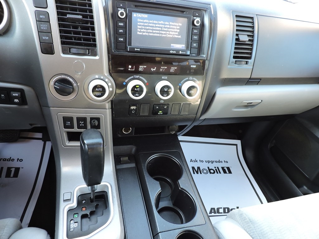 Toyota Sequoia SR5 5.7L 4WD 2016