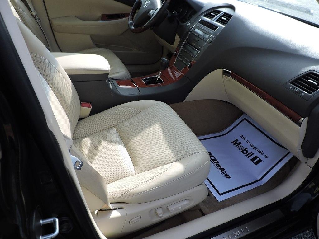 Lexus ES 350 Sedan 2011