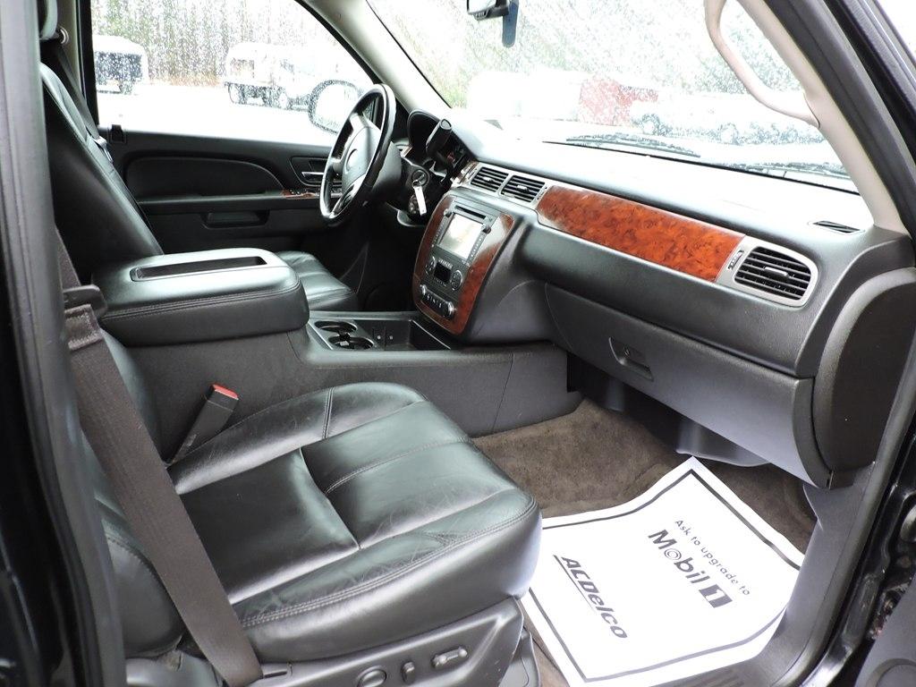 Chevrolet Suburban LT 1500 4WD 2014