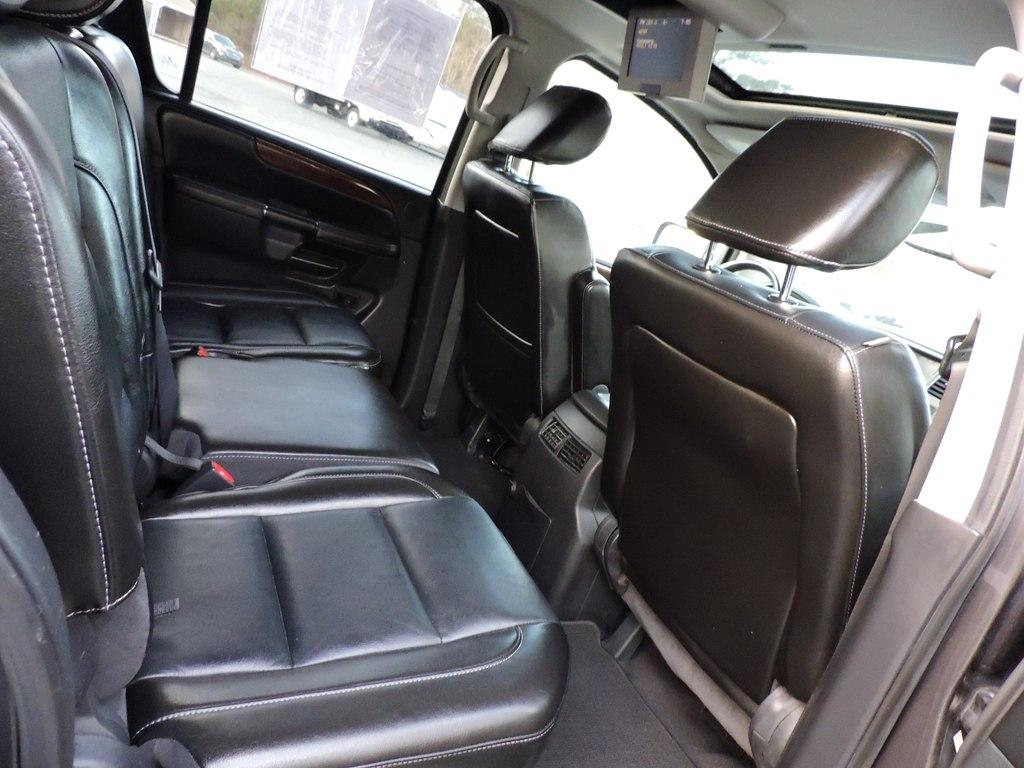 Nissan Armada SV 4WD 2011