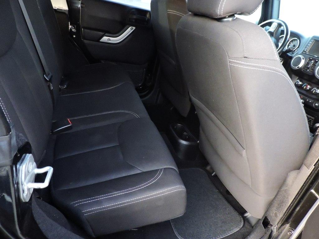 Jeep Wrangler Unlimited 4WD 4dr Sahara 2015