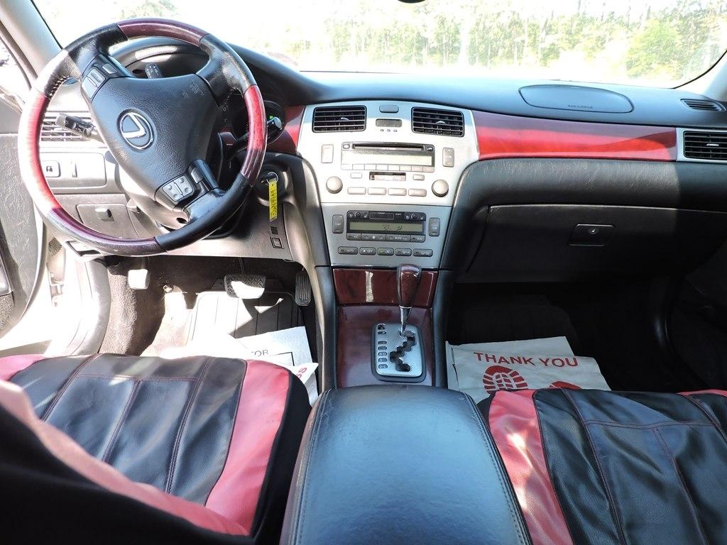 Lexus ES 330 4dr Sdn 2005