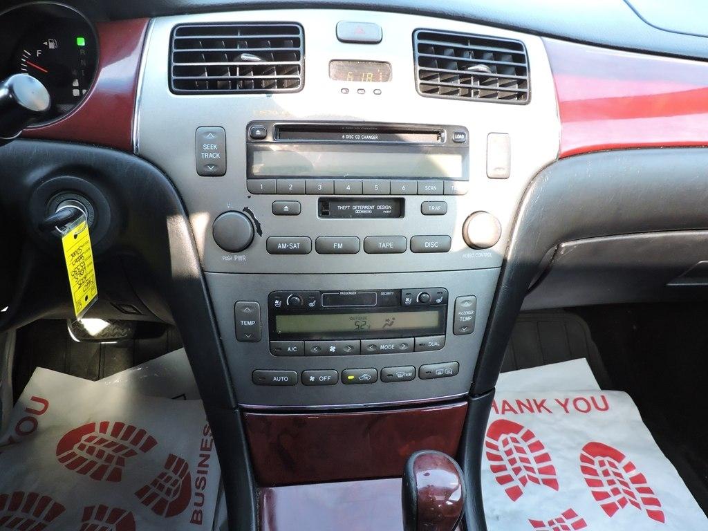 Lexus ES 330 4dr Sdn 2005