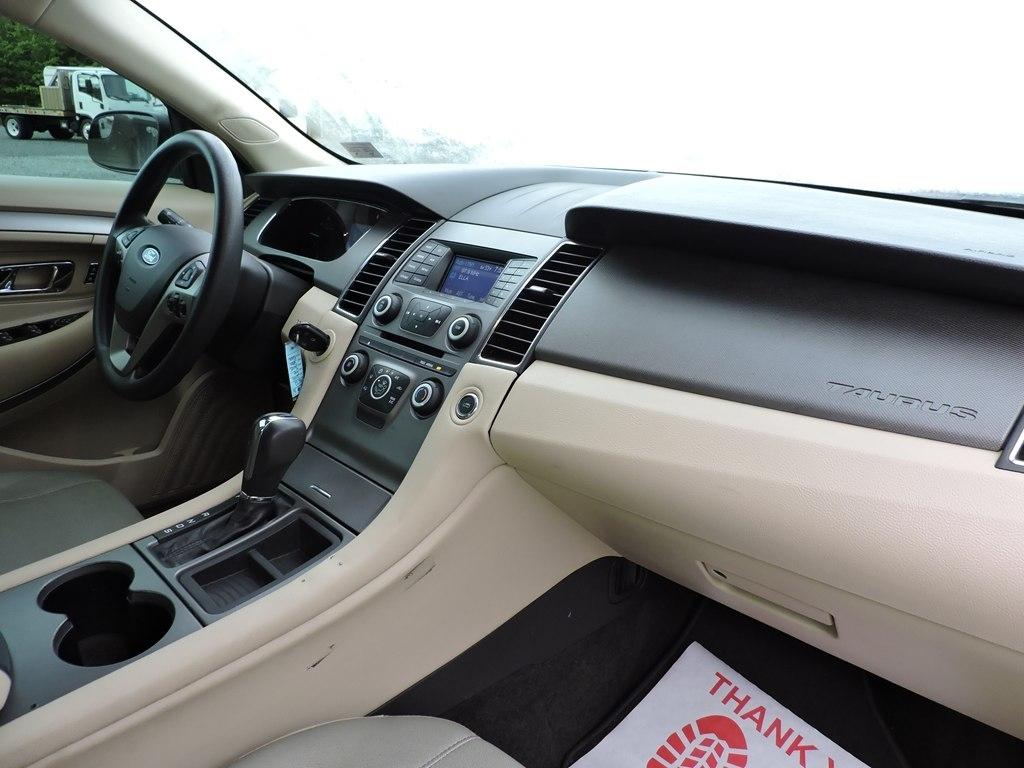 Ford Taurus 4dr Sdn SE FWD 2014