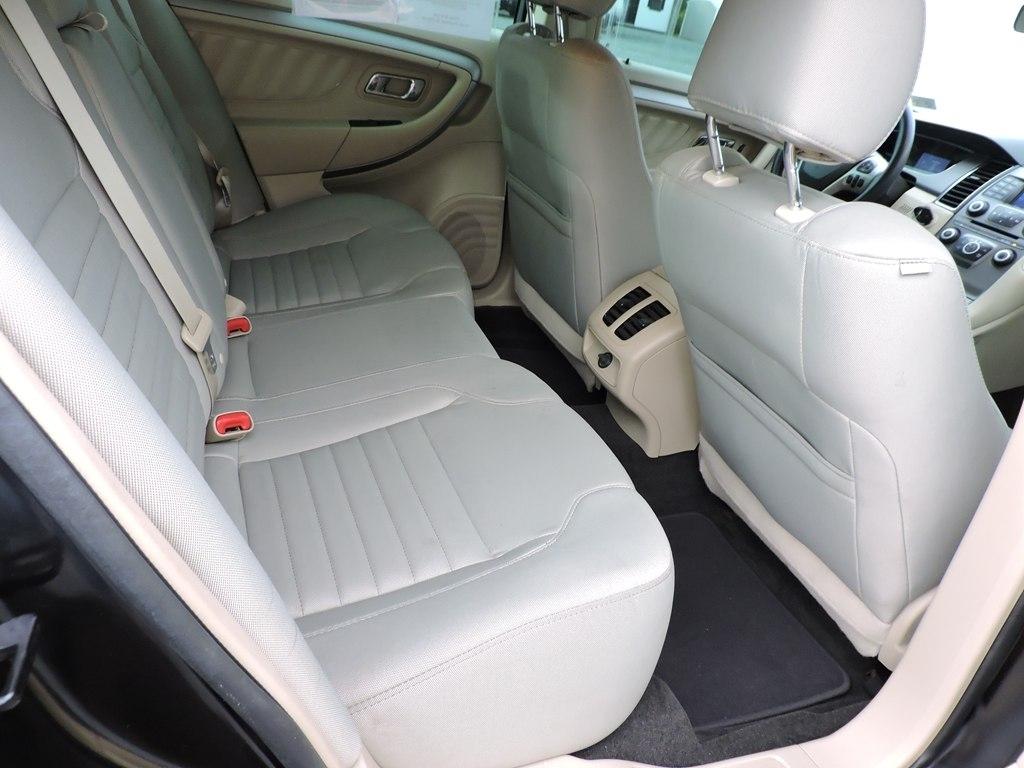 Ford Taurus 4dr Sdn SE FWD 2014