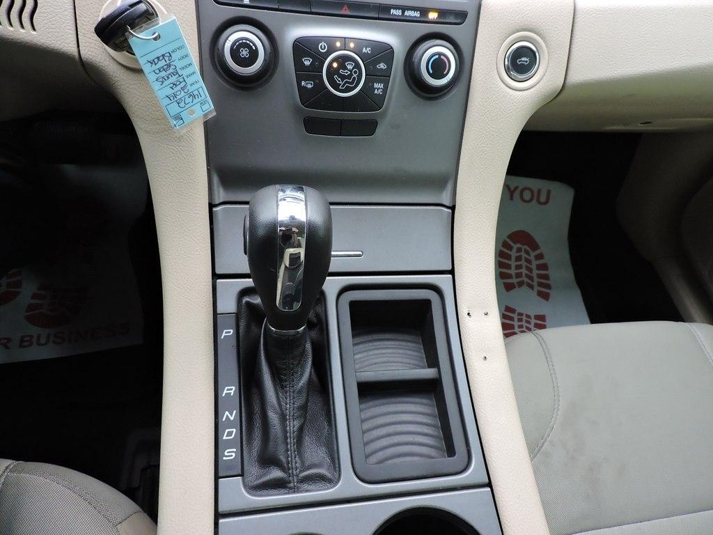 Ford Taurus 4dr Sdn SE FWD 2014