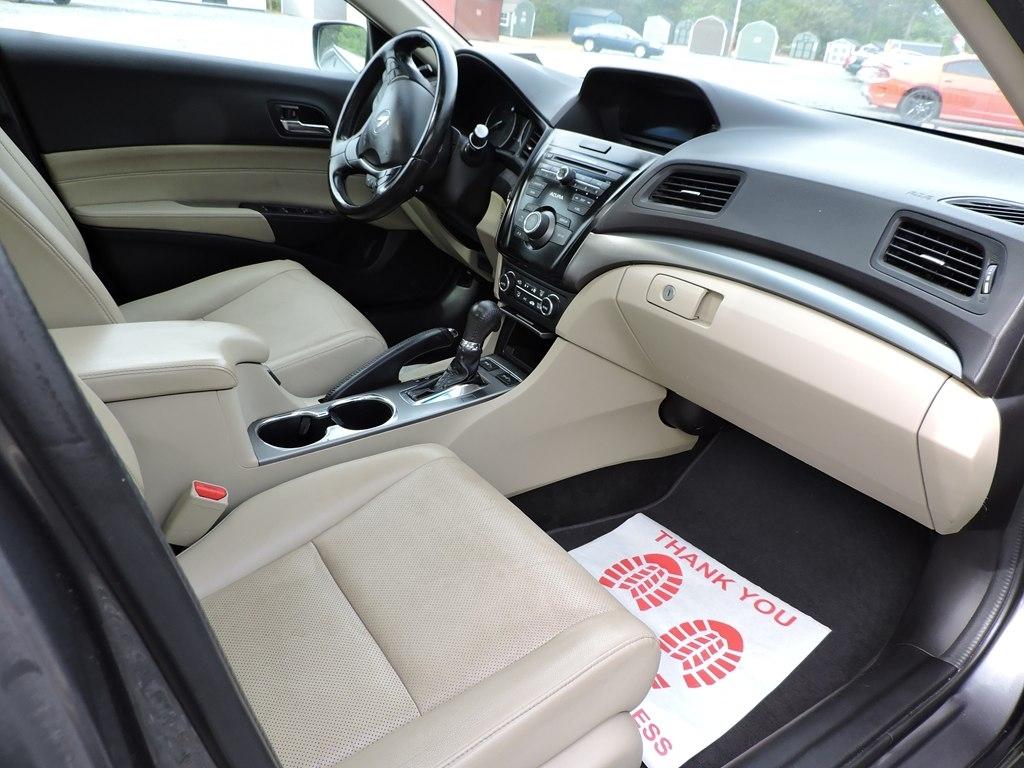 Acura ILX 4dr Sdn 2.0L Premium Pkg 2013
