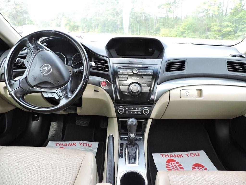 Acura ILX 4dr Sdn 2.0L Premium Pkg 2013