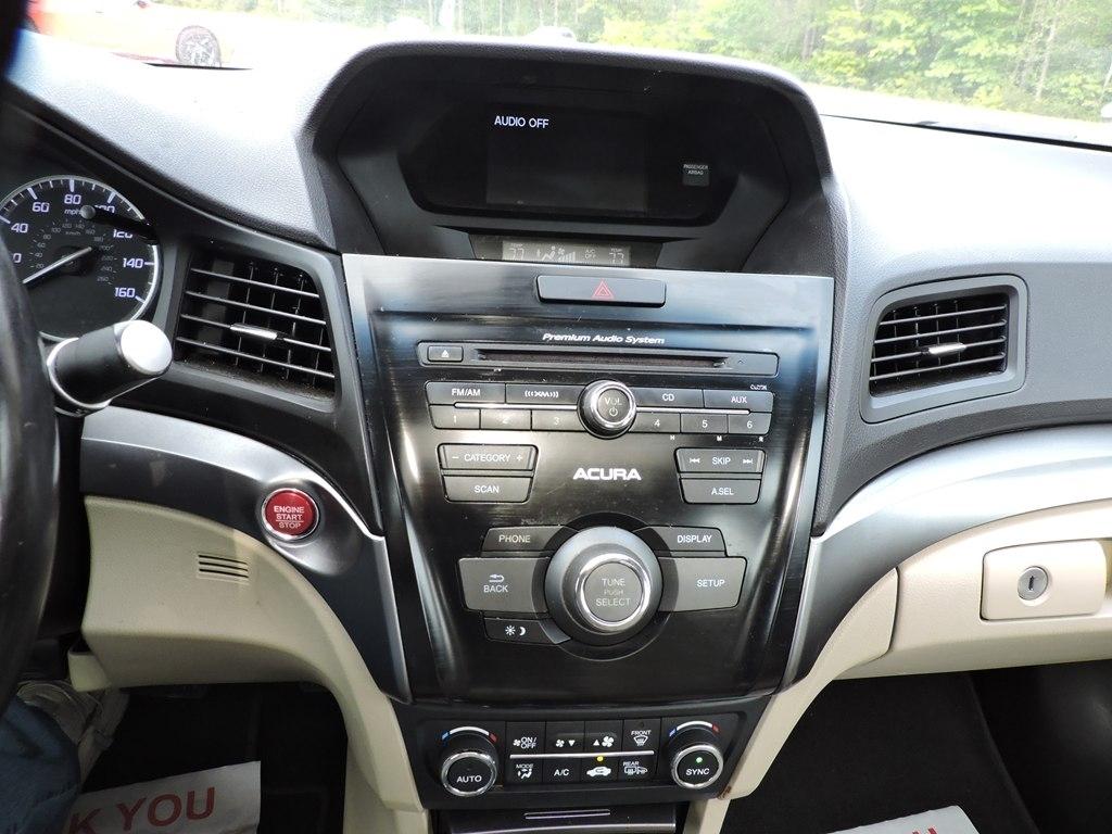 Acura ILX 4dr Sdn 2.0L Premium Pkg 2013