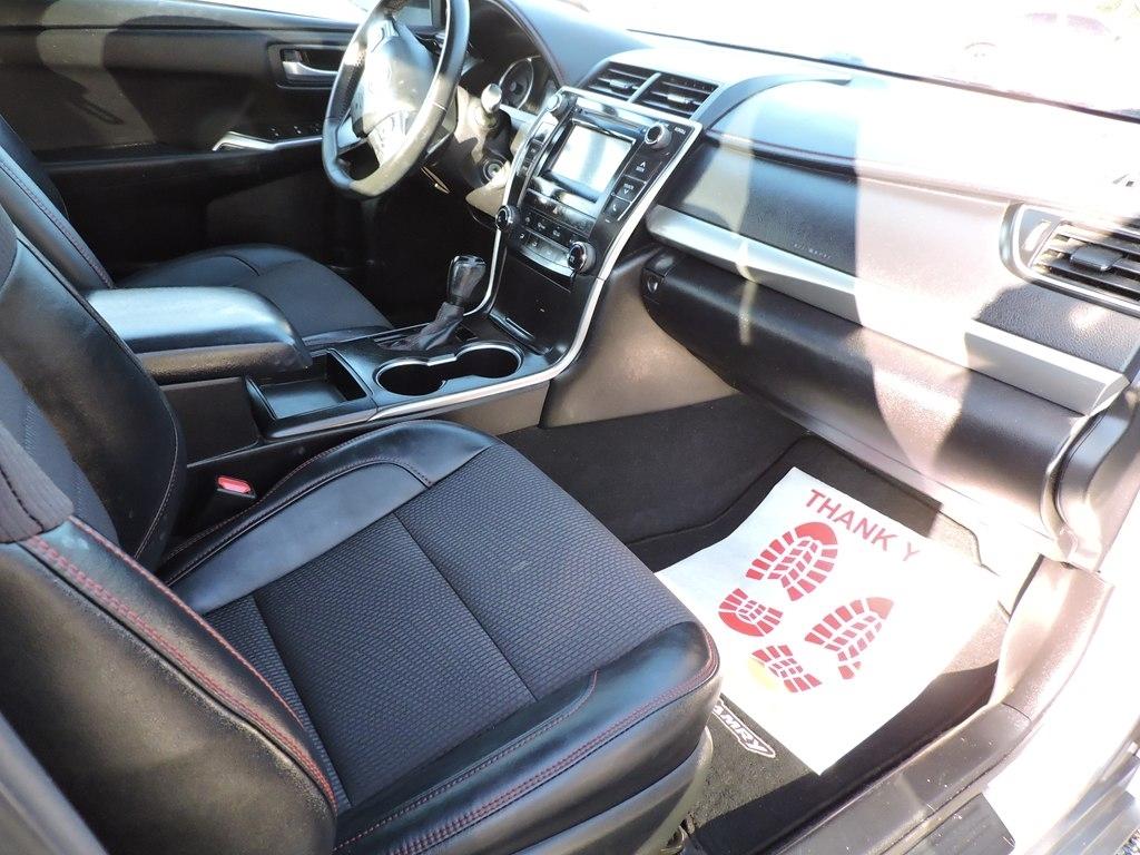 Toyota Camry XLE Auto (Natl) 2017