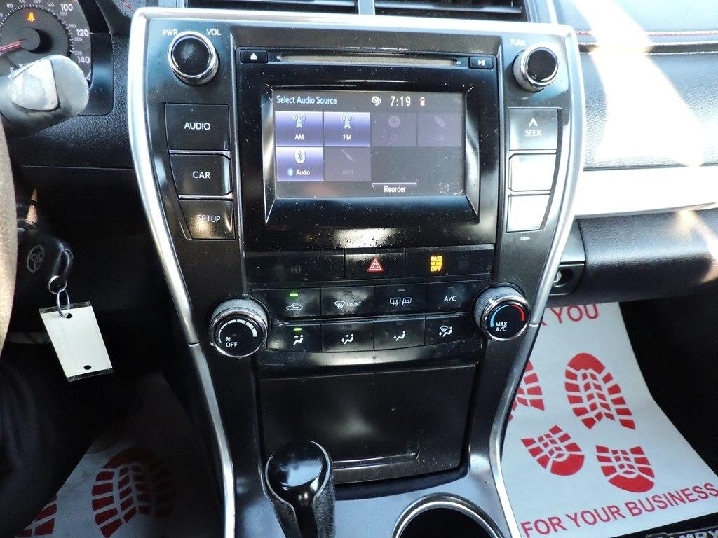 Toyota Camry XLE Auto (Natl) 2017