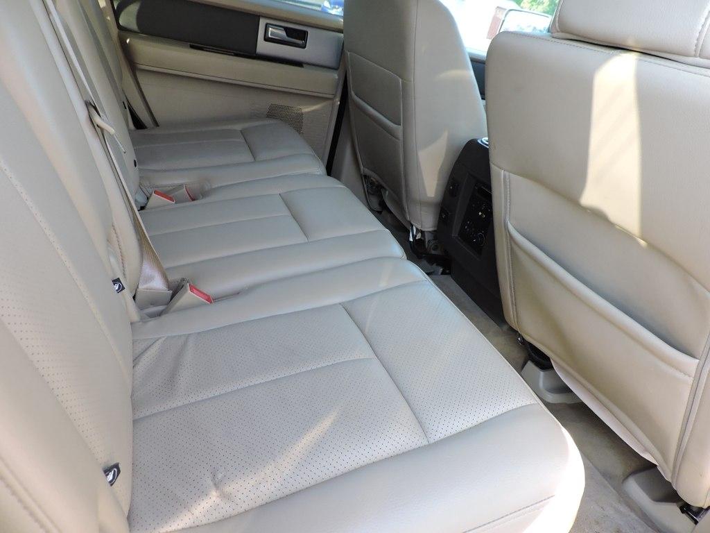 Ford Expedition 4WD 4dr King Ranch 2011