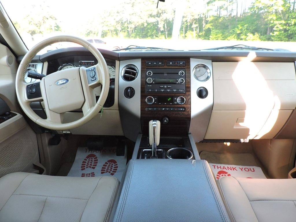 Ford Expedition 4WD 4dr King Ranch 2011