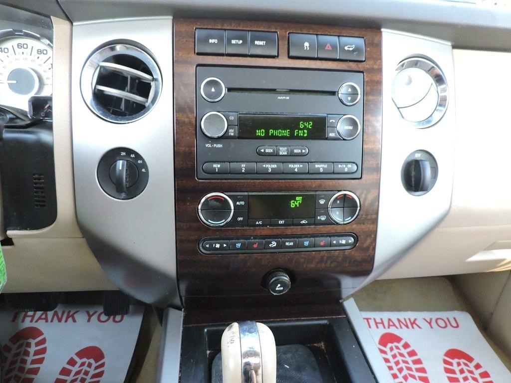 Ford Expedition 4WD 4dr King Ranch 2011