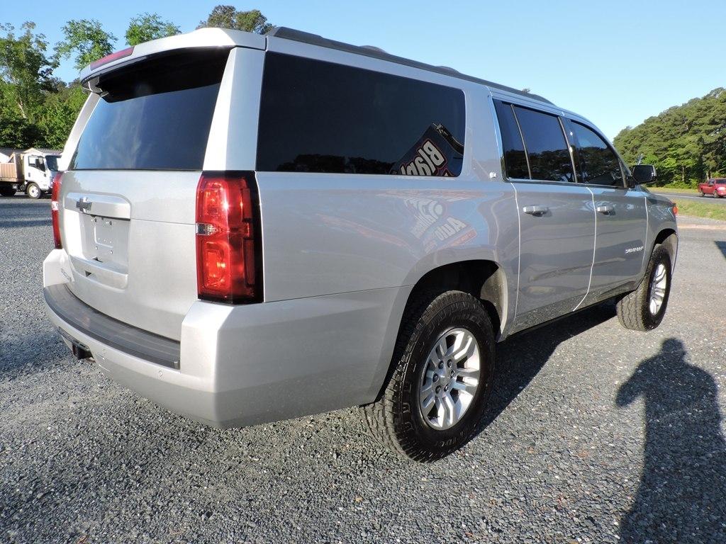 Chevrolet Suburban 4WD 4dr 1500 LT 2017