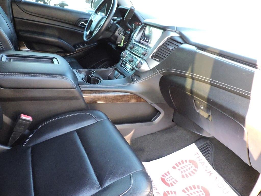 Chevrolet Suburban 4WD 4dr 1500 LT 2017