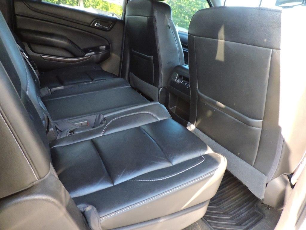 Chevrolet Suburban 4WD 4dr 1500 LT 2017