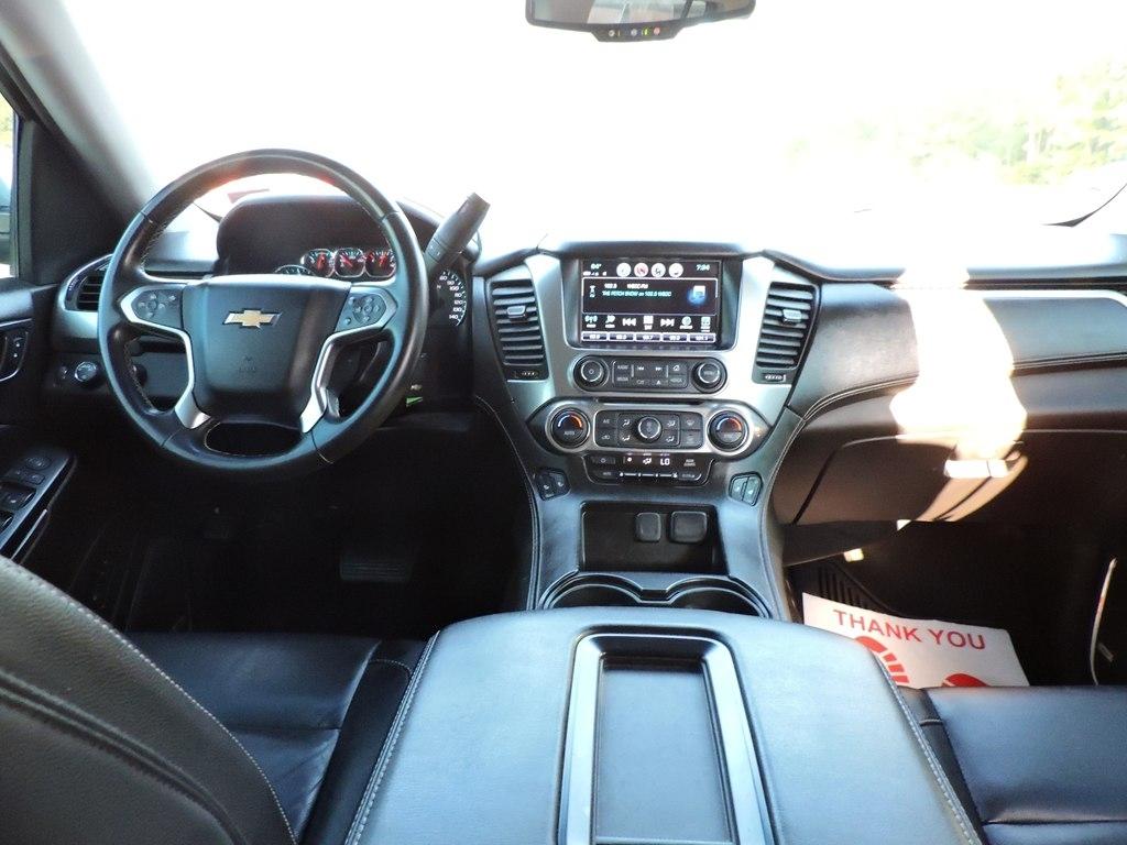 Chevrolet Suburban 4WD 4dr 1500 LT 2017