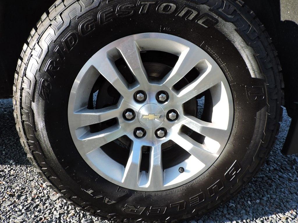 Chevrolet Suburban 4WD 4dr 1500 LT 2017