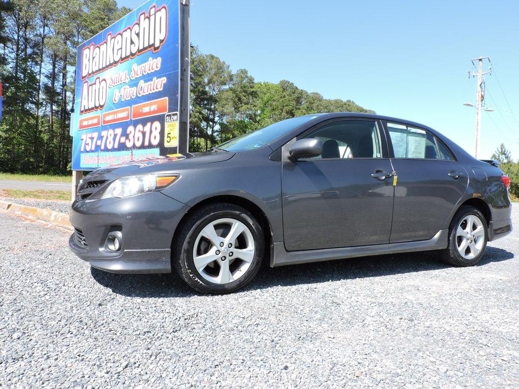 Toyota Corolla 4dr Sdn Auto LE (Natl) 2011