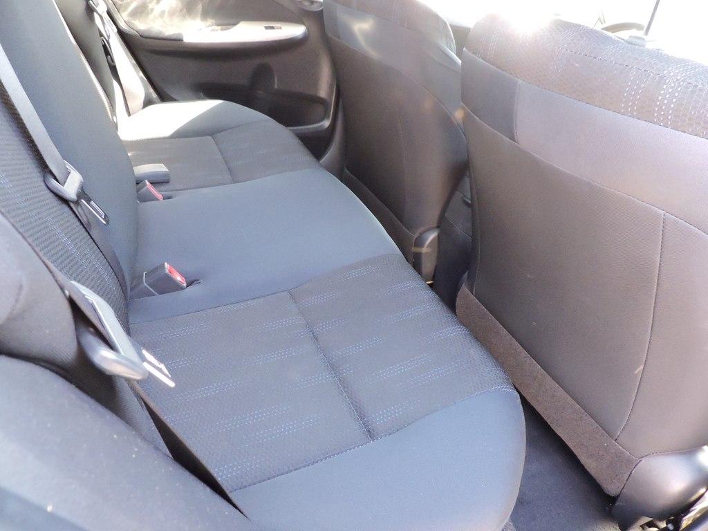 Toyota Corolla 4dr Sdn Auto LE (Natl) 2011