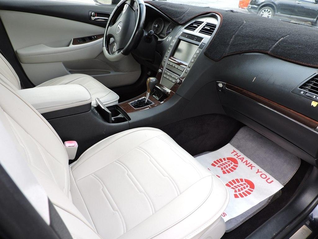 Lexus ES 350 4dr Sdn 2010