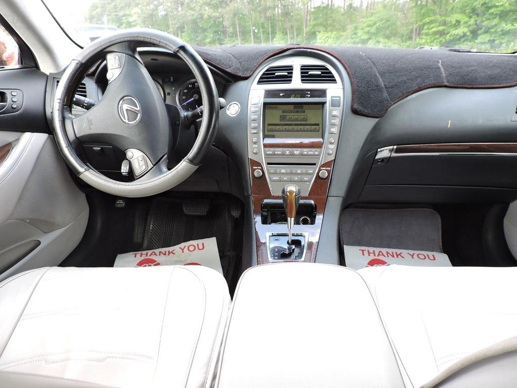 Lexus ES 350 4dr Sdn 2010
