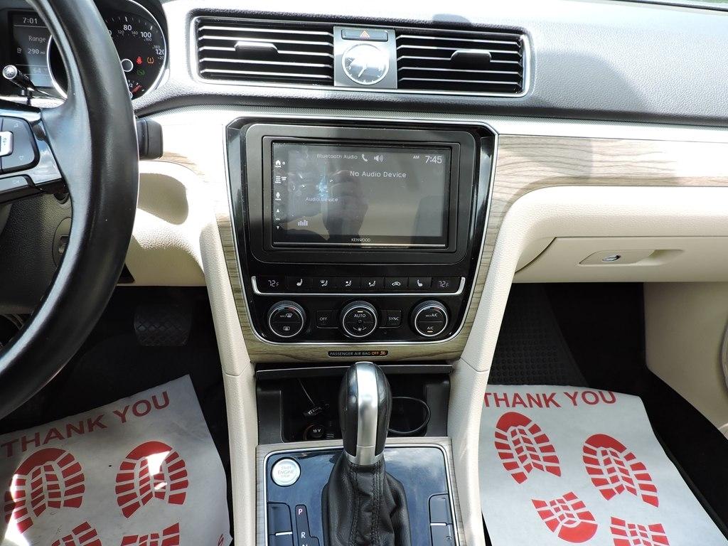 Volkswagen Passat 1.8T SE Auto 2017