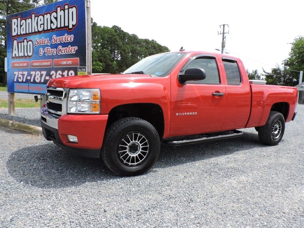 Chevrolet Silverado 1500 4WD Ext Cab 143.5" LT 2011