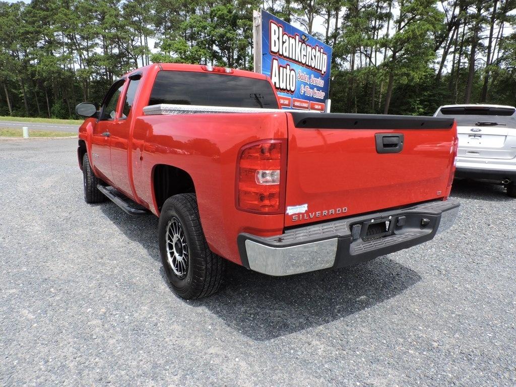 Chevrolet Silverado 1500 4WD Ext Cab 143.5" LT 2011