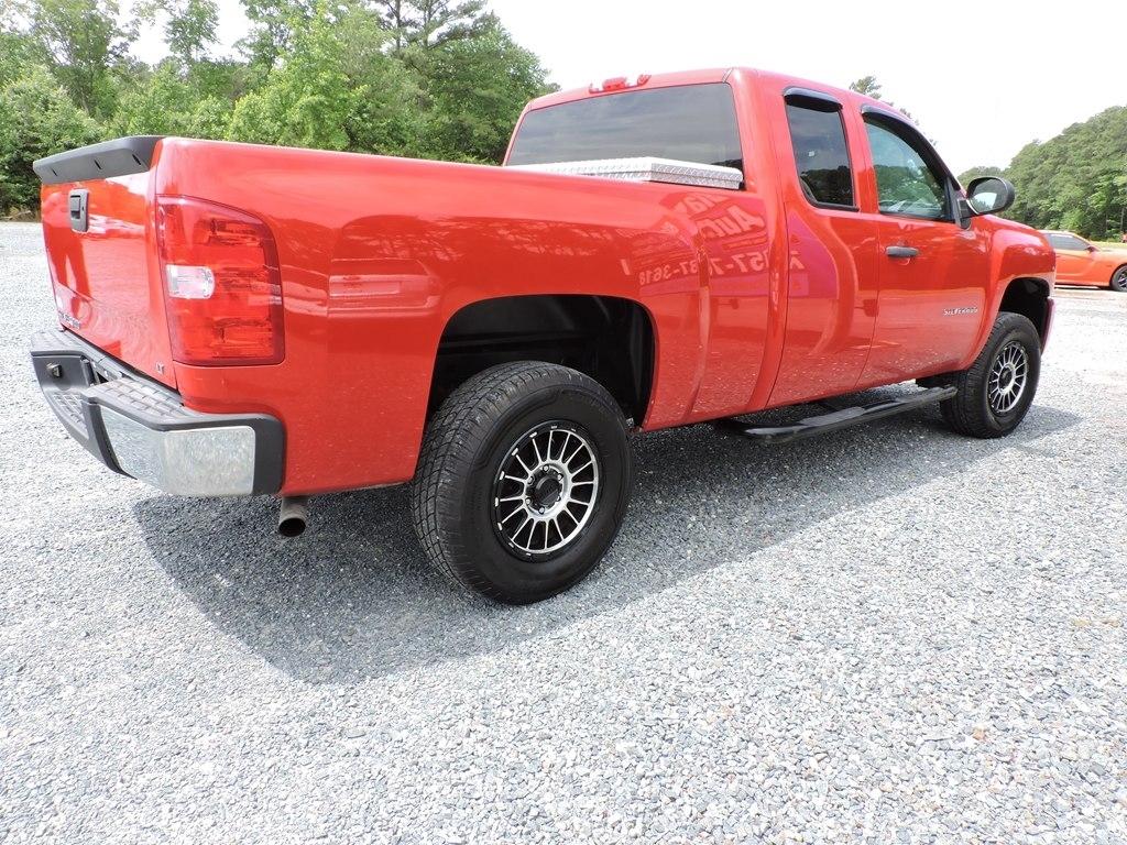 Chevrolet Silverado 1500 4WD Ext Cab 143.5" LT 2011