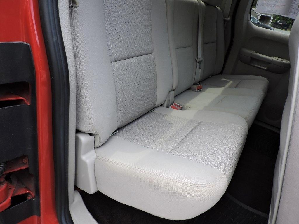 Chevrolet Silverado 1500 4WD Ext Cab 143.5" LT 2011