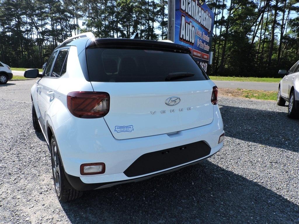 Hyundai Venue Limited IVT 2022