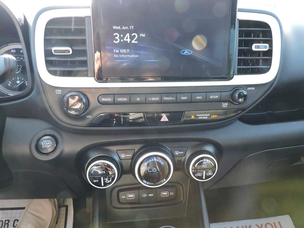 Hyundai Venue Limited IVT 2022