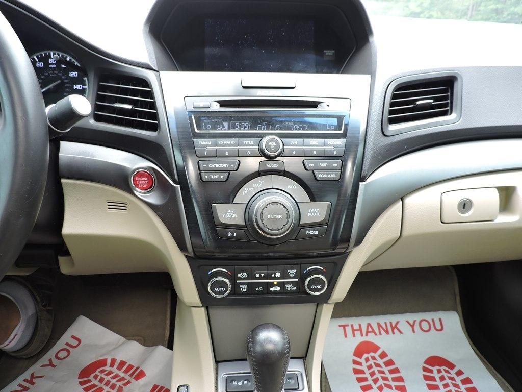 Acura ILX 4dr Sdn 2.0L Tech Pkg 2014