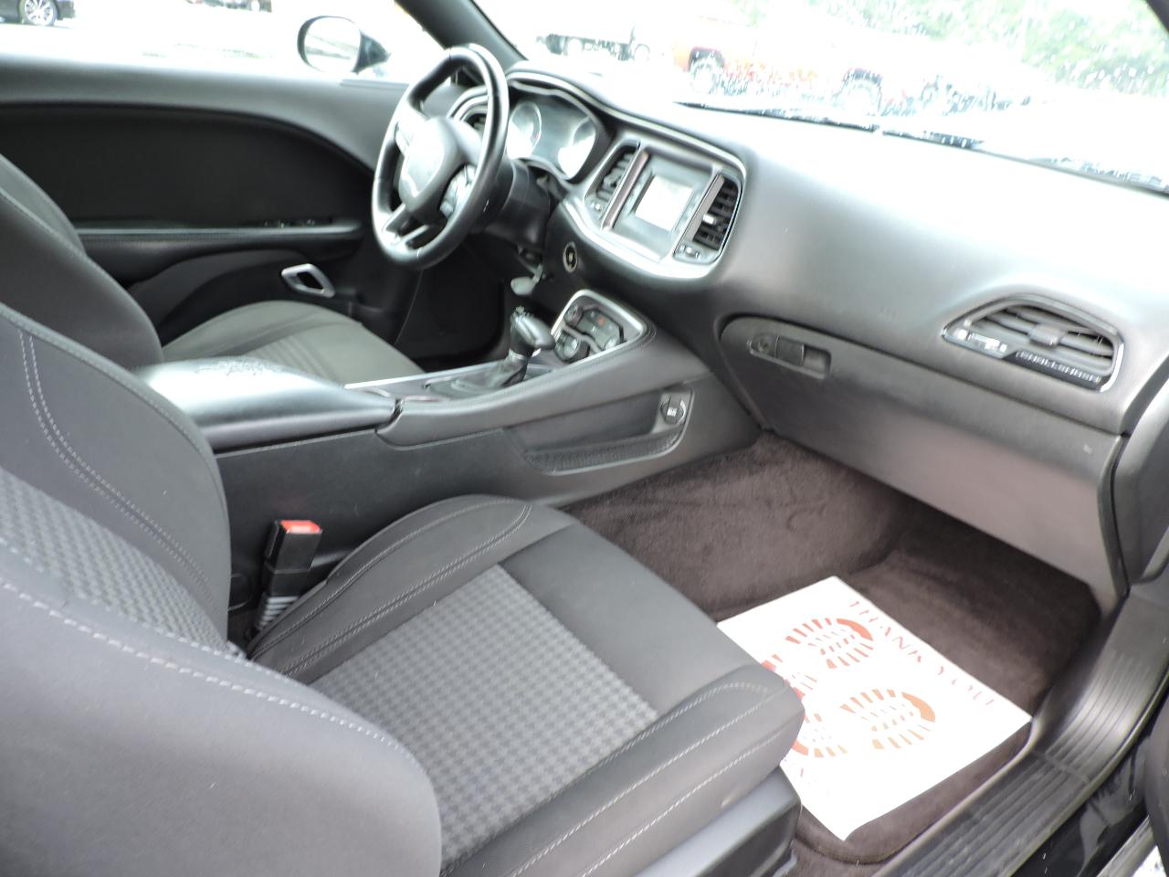 Dodge Challenger 2dr Cpe SXT 2016