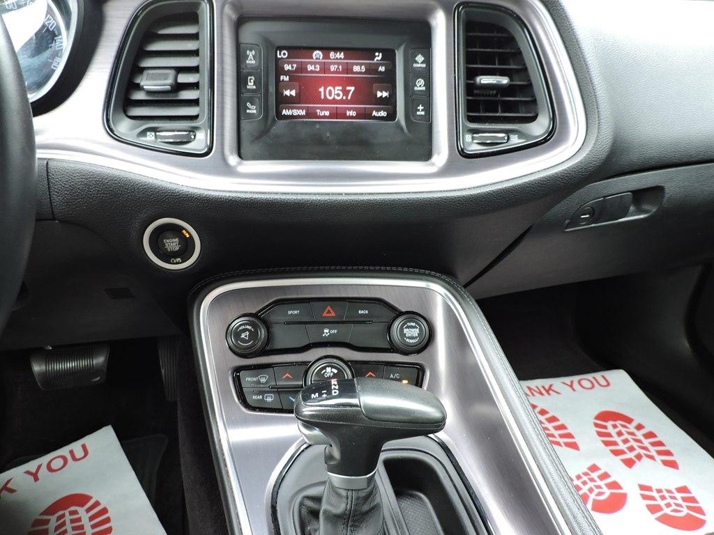 Dodge Challenger 2dr Cpe SXT 2016
