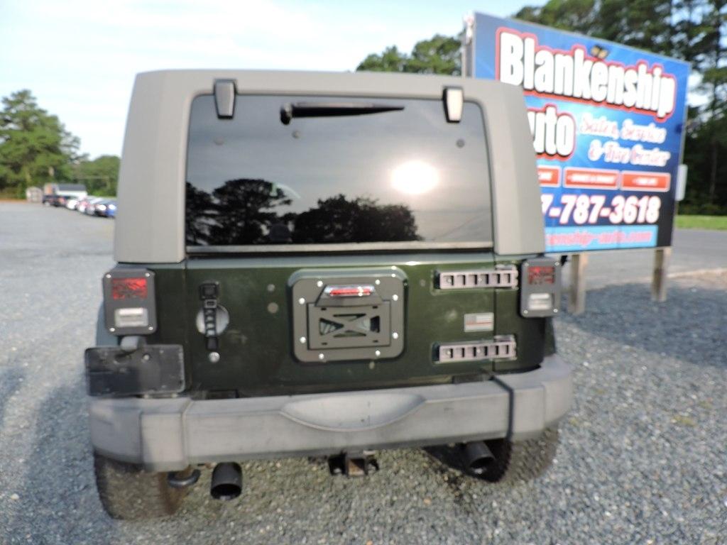 Jeep Wrangler Unlimited 4WD 4dr Sahara 2010