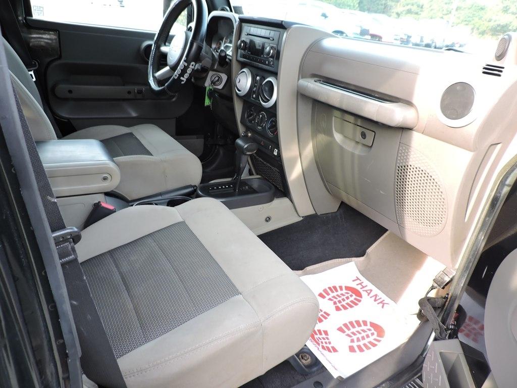Jeep Wrangler Unlimited 4WD 4dr Sahara 2010