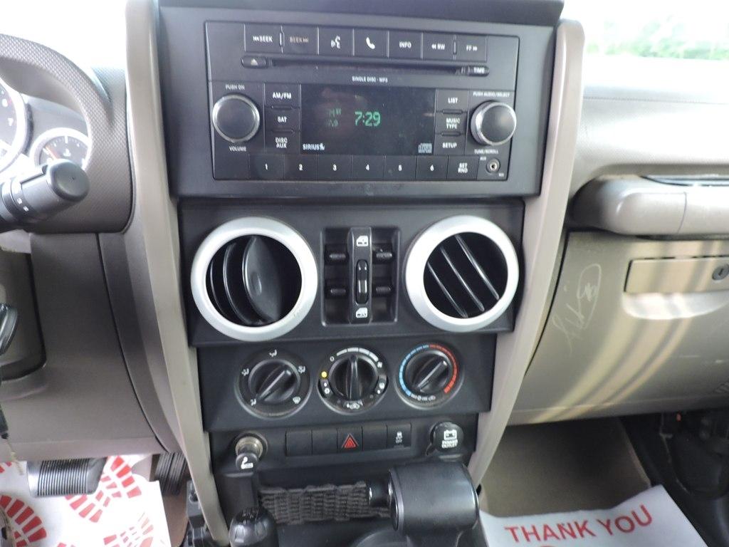 Jeep Wrangler Unlimited 4WD 4dr Sahara 2010