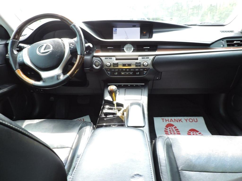 Lexus ES 350 4dr Sdn 2013