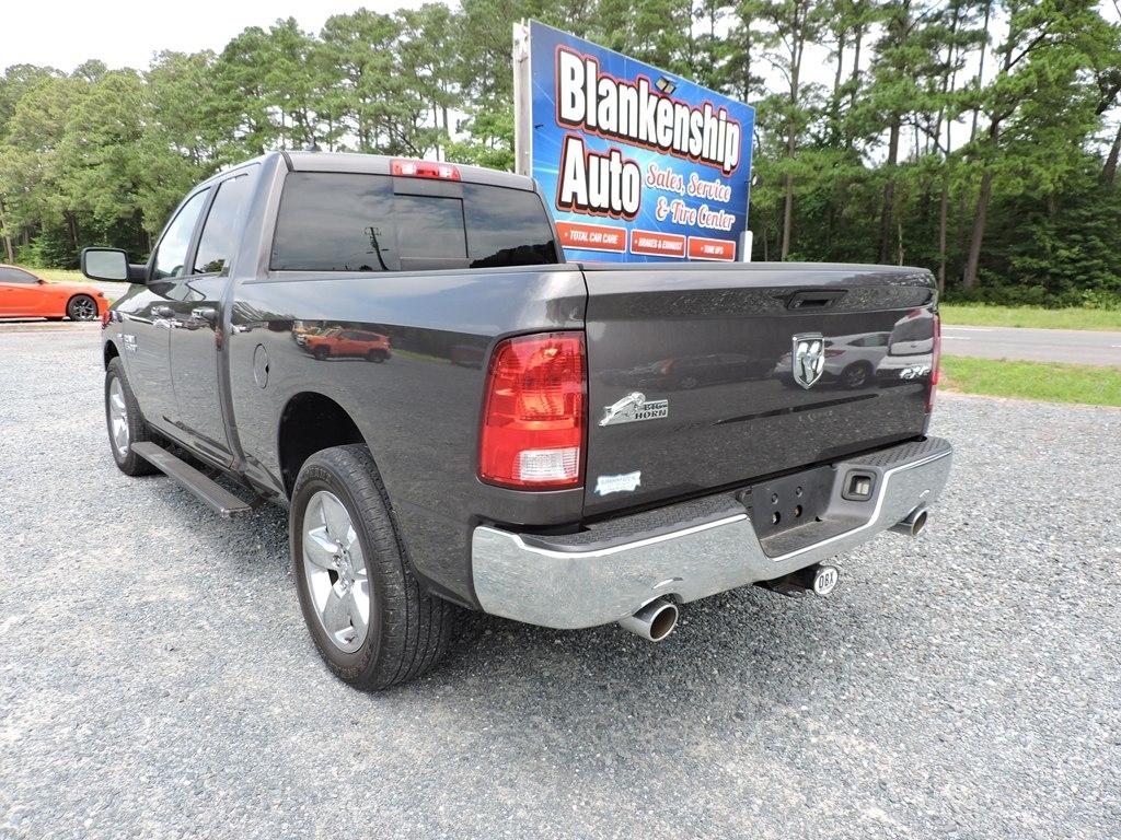 RAM 1500 4WD Quad Cab 140.5" Big Horn 2015
