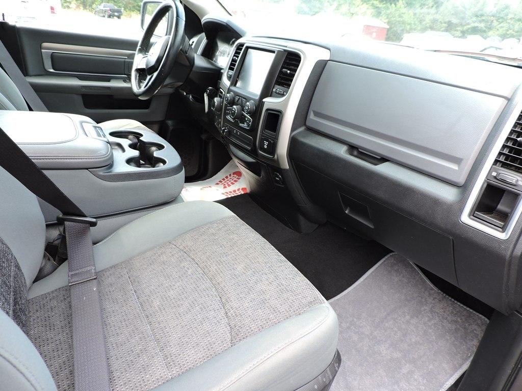 RAM 1500 4WD Quad Cab 140.5" Big Horn 2015