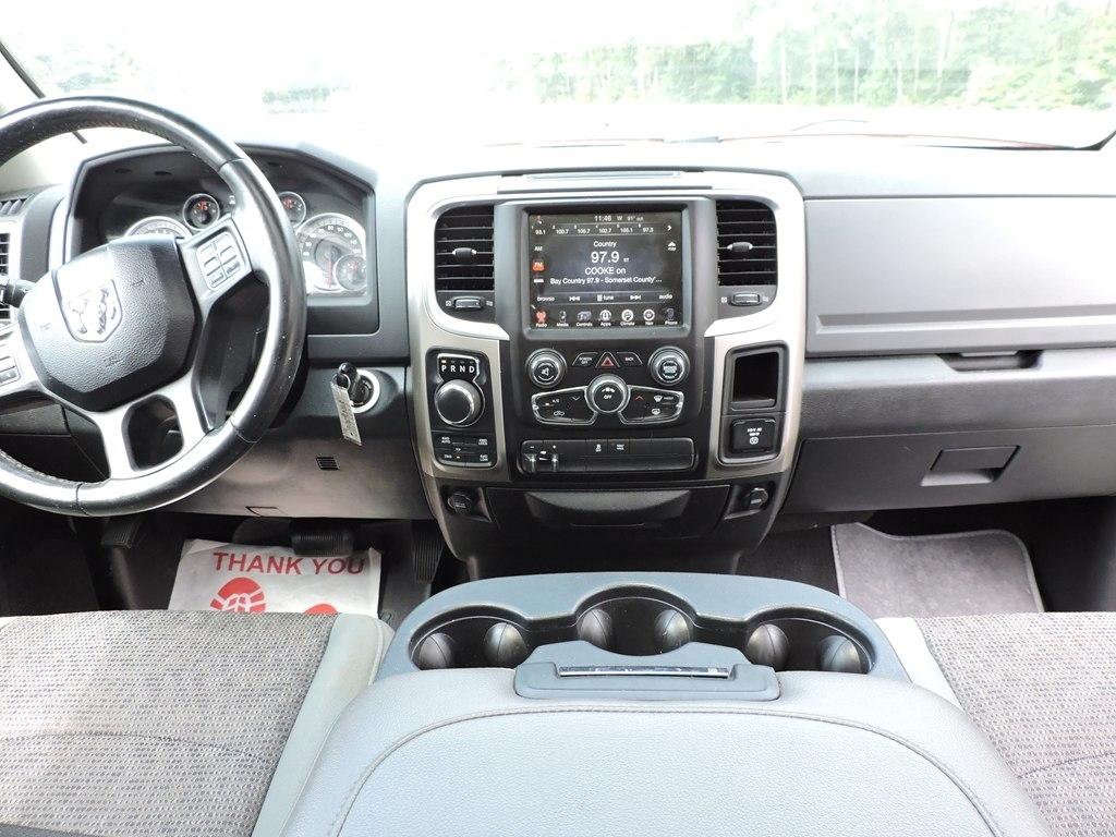 RAM 1500 4WD Quad Cab 140.5" Big Horn 2015