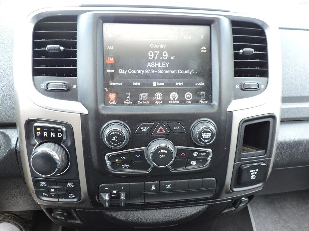 RAM 1500 4WD Quad Cab 140.5" Big Horn 2015