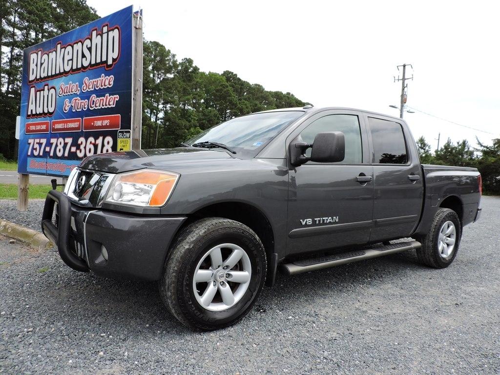 Nissan Titan 4WD Crew Cab SWB SV 2011