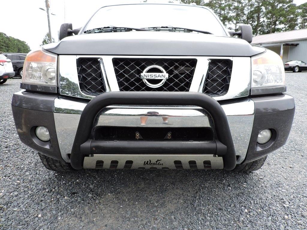 Nissan Titan 4WD Crew Cab SWB SV 2011