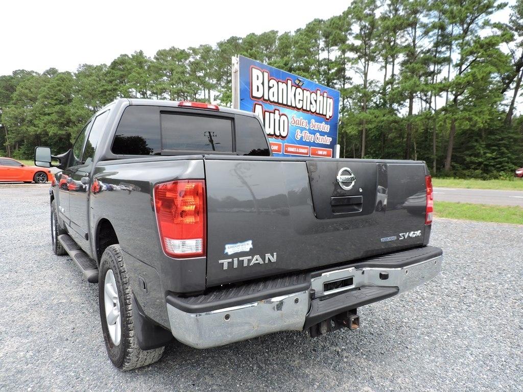 Nissan Titan 4WD Crew Cab SWB SV 2011