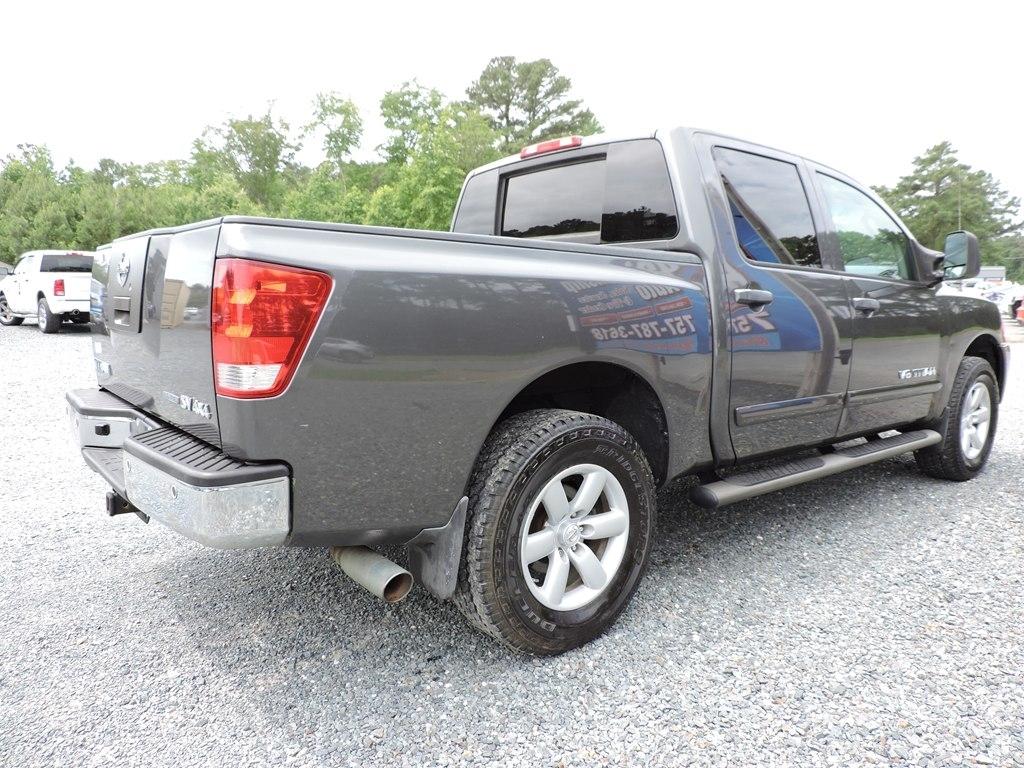 Nissan Titan 4WD Crew Cab SWB SV 2011