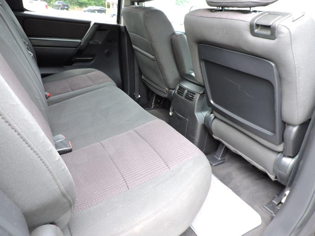 Nissan Titan 4WD Crew Cab SWB SV 2011